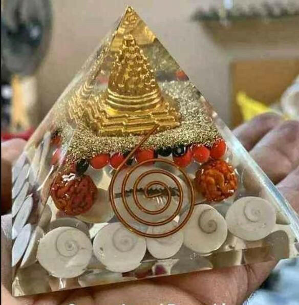Crystal Wealth Gomati Chakra Shree Yantra Pyramid | Parishtha - ParishthaParishtha